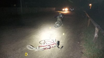 Рівненщина: неповнолітній мотоцикліст врізався у велосипедиста – чоловік загинув