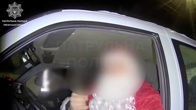 Нетверезого водія у костюмі Санти зупинили патрульні у новорічну ніч у Рівному
