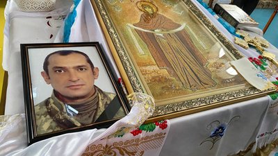 "Коня купив, мріяв працювати на землі": на Волині попрощалися з 49-річним військовим "Коня купив, мріяв працювати на землі": на Волині попрощалися з 49-річним військовим