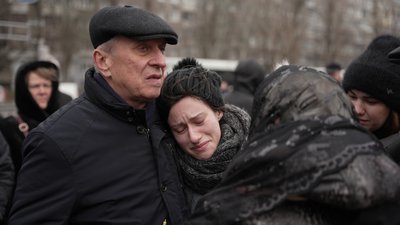 "Шансів вижити не було — їх прибило бетонною плитою". У Дніпрі попрощалися з подружжям, яке загинуло через ракетний удар "Шансів вижити не було — їх прибило бетонною плитою". У Дніпрі попрощалися з подружжям, яке загинуло через ракетний удар