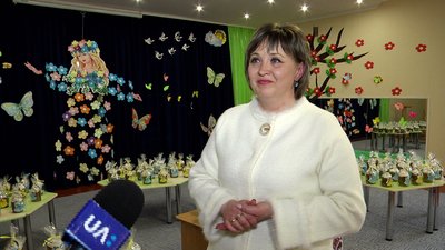 У Житомирі працівники дитсадка виготовили більше 700 пасок, які відправлять військовим ЗСУ У Житомирі працівники дитсадка виготовили більше 700 пасок, які відправлять військовим ЗСУ