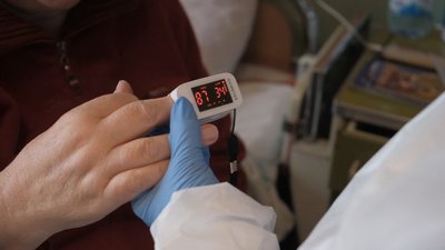 "Важких хворих немає": як у лікарні на Вінниччині надають допомогу пацієнтам з COVID-19 "Важких хворих немає": як у лікарні на Вінниччині надають допомогу пацієнтам з COVID-19