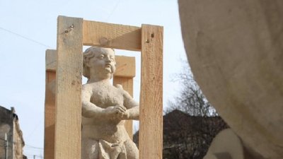 У Львові закривають щитами вітражі від можливих обстрілів