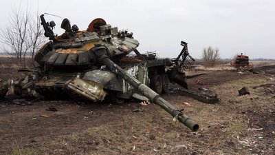 Обстріляні пам’ятники і згорілі хати: як оговтується після обстрілів село Мартинівка Обстріляні пам’ятники і згорілі хати: як оговтується після обстрілів село Мартинівка