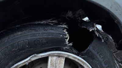 Міни-пелюстки, авто підірвалось на міні у Херсоні, колесо авто