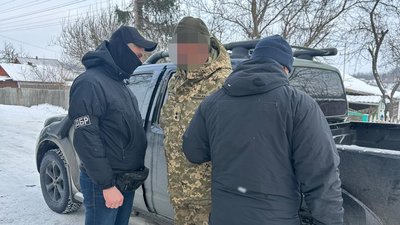 Хабар за “вирішення питань” зі службою