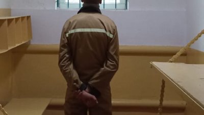 На Хмельниччині в'язень колонії ошукував людей, які хотіли виїхати з окупації