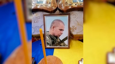 На Чернігівщині попрощалися з трьома військовими ЗСУ — Дмитра Немилостивого, Артема Губко та Сергія Малова На Чернігівщині попрощалися з трьома військовими ЗСУ — Дмитра Немилостивого, Артема Губко та Сергія Малова