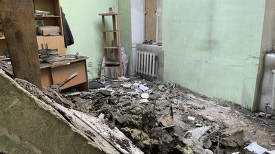"Тільки полагодили все після минулої атаки — і знову все розбито". Очевидці розповіли про російські обстріли Херсона "Тільки полагодили все після минулої атаки — і знову все розбито". Очевидці розповіли про російські обстріли Херсона