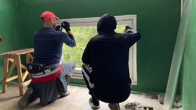 Понад 20 комунальників з Івано-Франківська приїхали до Чернігова ремонтувати житло