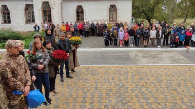 На Полтавщині відкрили меморіальну дошку загиблому воїнові Олегу Буякіну На Полтавщині відкрили меморіальну дошку загиблому воїнові Олегу Буякіну