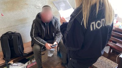 Роздавав гуманітарку від росіян: слідчі повідомили про підозру жителю Харківщини Роздавав гуманітарку від росіян: слідчі повідомили про підозру жителю Харківщини
