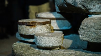 Фоторепортаж з перформансу: у Києві відкрилася виставка, присвячена кримськотатарській культурі Фоторепортаж з перформансу: у Києві відкрилася виставка, присвячена кримськотатарській культурі