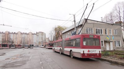 "Дуже багато жінок хочуть працювати". Як у Франківську вчать на водіїв тролейбусів "Дуже багато жінок хочуть працювати". Як у Франківську вчать на водіїв тролейбусів