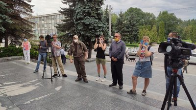 У Тернополі біля ОДА відбувається акція "Захисти мову" У Тернополі біля ОДА відбувається акція "Захисти мову"