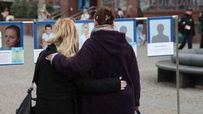 У Дніпрі відкрили виставку світлин загиблих на війні студентів У Дніпрі відкрили виставку світлин загиблих на війні студентів