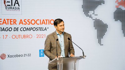 Керівник херсонського театру став "Театральним діячем року" в Туреччині