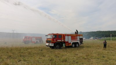 "Від одного сірника може статися катастрофа": як на Харківщині вчаться гасити лісові пожежі "Від одного сірника може статися катастрофа": як на Харківщині вчаться гасити лісові пожежі