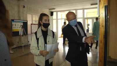 Василь Селізар розповів, майже 40 педпрацівників сьогодні працюють на пункті тестування Василь Селізар розповів, майже 40 педпрацівників сьогодні працюють на пункті тестування