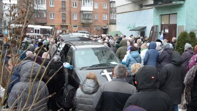 Загинув поблизу Бахмута: у Житомирі попрощалися із вчителем Миколою Кондратюком, який воював за Україну Загинув поблизу Бахмута: у Житомирі попрощалися із вчителем Миколою Кондратюком, який воював за Україну