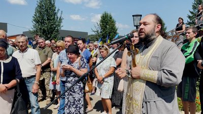 "Хлопці, прикрийте, я зараз їх всіх завалю": у Прилуках попрощалися із загиблим кулеметником Вадимом Макухою "Хлопці, прикрийте, я зараз їх всіх завалю": у Прилуках попрощалися із загиблим кулеметником Вадимом Макухою
