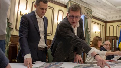 Дорога через "Барабашово": Кернес показав Кучеру документацію Дорога через "Барабашово": Кернес показав Кучеру документацію