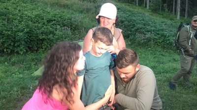 Олексійко з батьками та бабусею Олексійко з батьками та бабусею