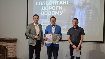 На Тернопільщині презентували мистецький проєкт "Запльонтаний у тисячі мелодій" На Тернопільщині презентували мистецький проєкт "Запльонтаний у тисячі мелодій"