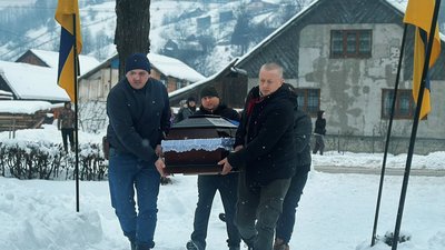 На Закарпатті попрощалися із Миколою Біровашем