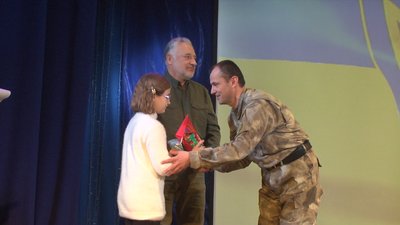 Дітям загиблих миколаївських військовослужбовців вручили обереги “Батьківське серце”