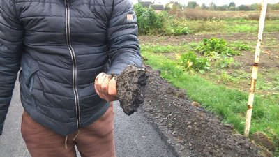 Мешканці мікрорайону в Луцьку нарікають на стан відремонтованої дороги Мешканці мікрорайону в Луцьку нарікають на стан відремонтованої дороги