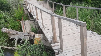 "Швидка їхала понад годину". У прифронтовому селі просять відбудувати зруйнований обстрілами міст "Швидка їхала понад годину". У прифронтовому селі просять відбудувати зруйнований обстрілами міст