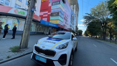 Утретє з початку тижня: у Черкасах "замінували" ТРЦ Утретє з початку тижня: у Черкасах "замінували" ТРЦ