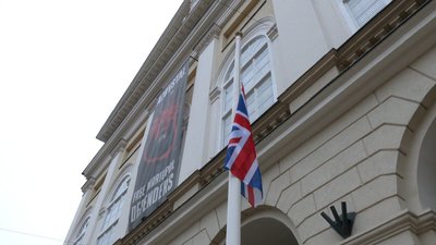 У Львові біля міської Ратуші вивісили прапор Великої Британії на знак солідарності У Львові біля міської Ратуші вивісили прапор Великої Британії на знак солідарності