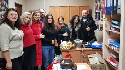 У Рівному зірковий Вертеп передав наколядоване на благодійність