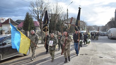 На Тернопільщині попрощалися із загиблим військовослужбовцем Тарасом Ткачуком На Тернопільщині попрощалися із загиблим військовослужбовцем Тарасом Ткачуком