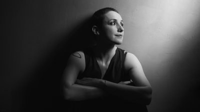 Про хворобу і "Мистецтво жити під час хімієтерапії" — інтерв'ю з авторкою книги, яка поборола рак Про хворобу і "Мистецтво жити під час хімієтерапії" — інтерв'ю з авторкою книги, яка поборола рак