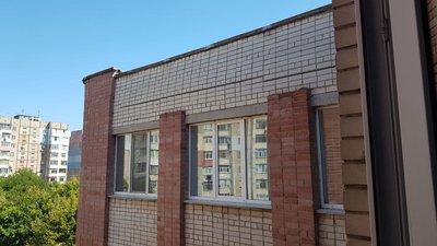 Виявили тріщини та пошкодження на даху. Через ремонт херсонська школа 3 дні працюватиме онлайн Виявили тріщини та пошкодження на даху. Через ремонт херсонська школа 3 дні працюватиме онлайн
