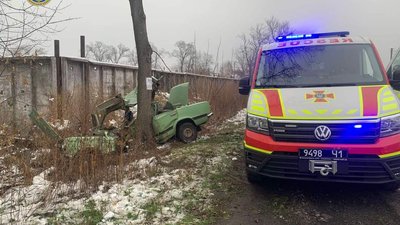 В'їхав у дерево: внаслідок ДТП загинув черкащанин В'їхав у дерево: внаслідок ДТП загинув черкащанин