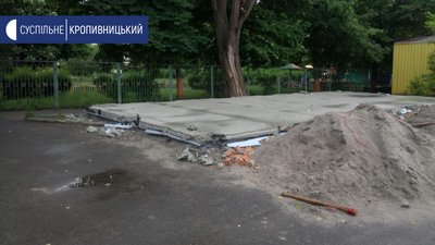 У Кропивницькому біля дитсадка почали будувати павільйон без дозвільних докуменів У Кропивницькому біля дитсадка почали будувати павільйон без дозвільних докуменів