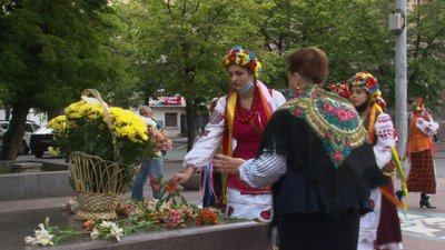 У Дніпрі актори вшанували пам’ять Тараса Шевченка в роковини його перепоховання (репортаж)
