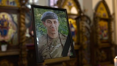 Повернувся із заробітків, щоб воювати. У Чернівцях прощаються із загиблим ветераном АТО