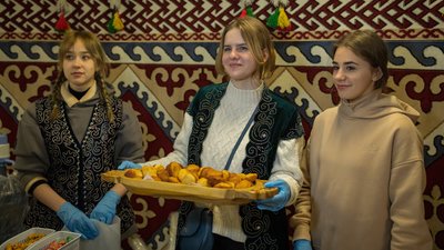 "Народ Казахстану на боці українців". У Дніпрі казахська діаспора відкрила "Юрту Незламності" "Народ Казахстану на боці українців". У Дніпрі казахська діаспора відкрила "Юрту Незламності"