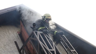 У приватному житловому будинку в Луцьку горів дах У приватному житловому будинку в Луцьку горів дах