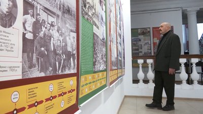 У Черкаському художньому музеї презентували виставку до Дня Соборності