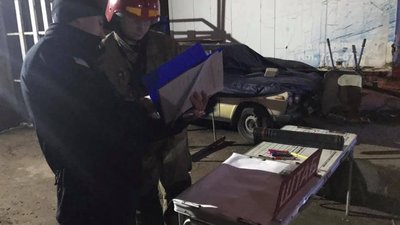 В Одесі зайнявся меблевий цех: вогонь гасять 47 рятувальників В Одесі зайнявся меблевий цех: вогонь гасять 47 рятувальників