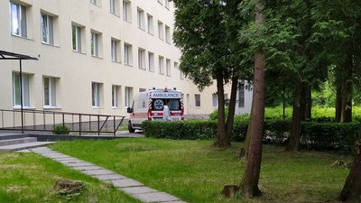 У лікарнях Львівщини почали згортати "ковідні" відділення