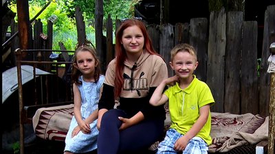"Без них сумно". На Донеччині чоловік сам виховує п’ятьох дітей