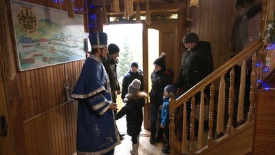 Писали про здоров’я, про щастя. Як працює "Маєток Святого Миколая" у Карпатах під час карантину Писали про здоров’я, про щастя. Як працює "Маєток Святого Миколая" у Карпатах під час карантину