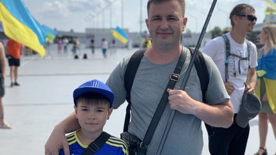 З прапорами та м'ячами: як у "Борисполі" зустрічають збірну України з футболу